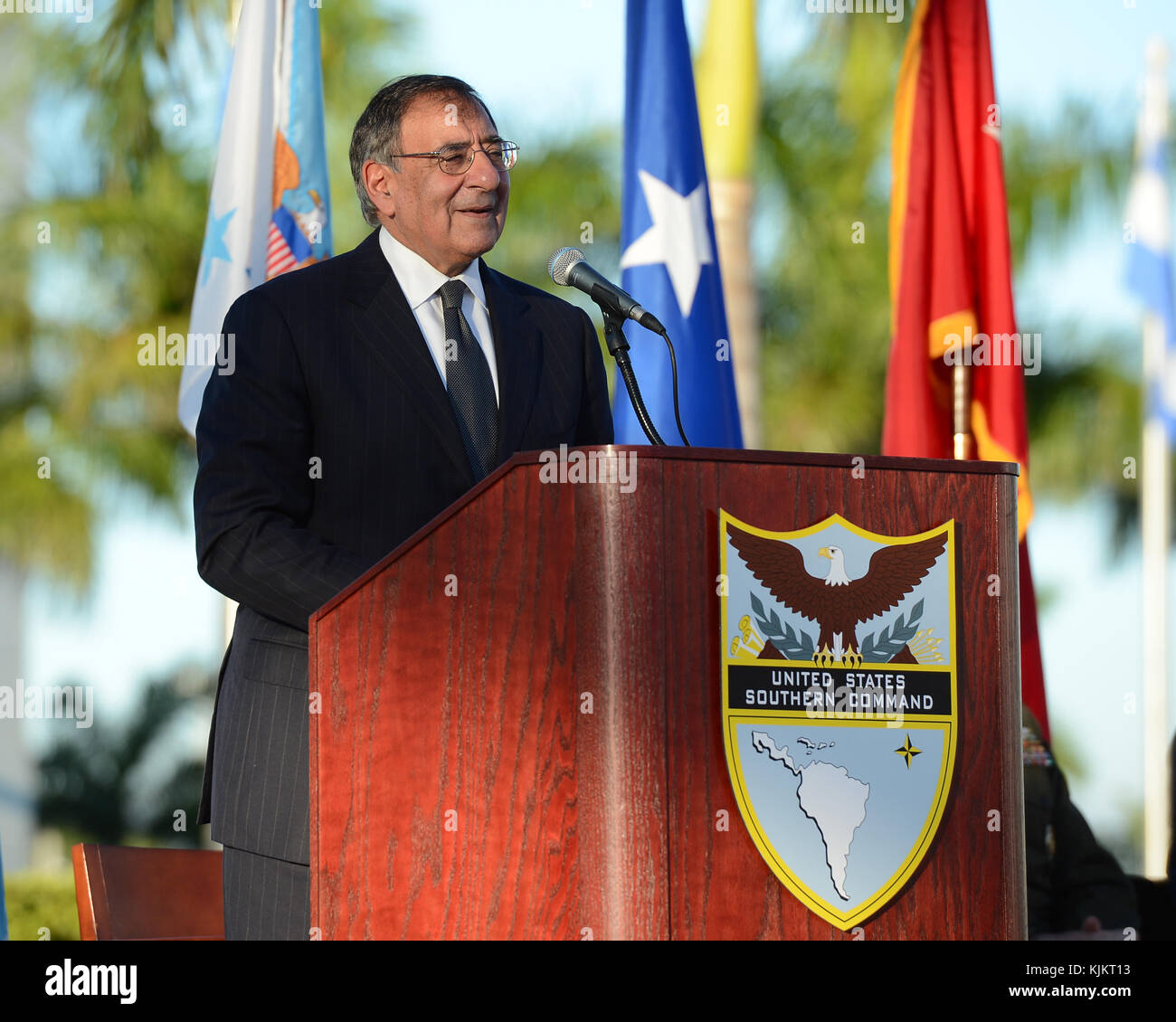 Miami, FL - 19. November: Verteidigungsminister Leon Panetta besucht das Ändern des Befehls Zeremonie am US Southern Command am 19. November 2012 in Homestead, Florida. Personen: Leon Panetta Stockfoto