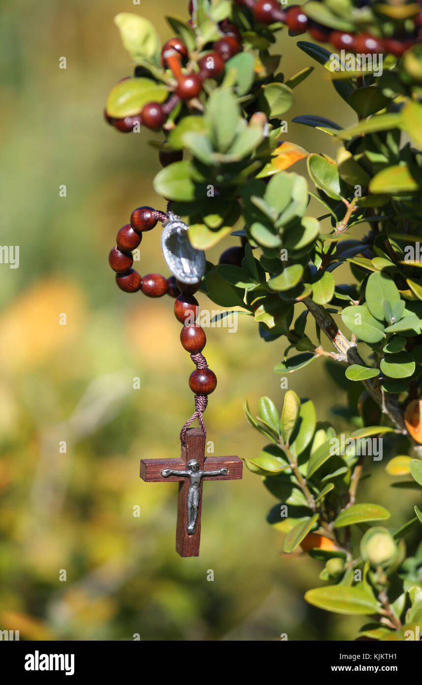 Rosenkranz beten, Perlen und Buchsbaum. Frankreich. Stockfoto