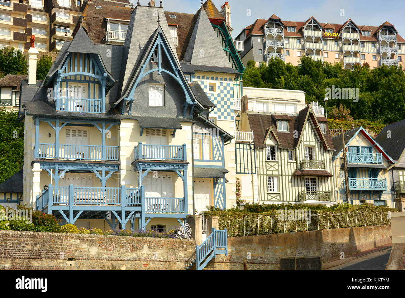 Häuser aus dem 19. Jahrhundert in Trouville-sur-Mer. Frankreich. Stockfoto