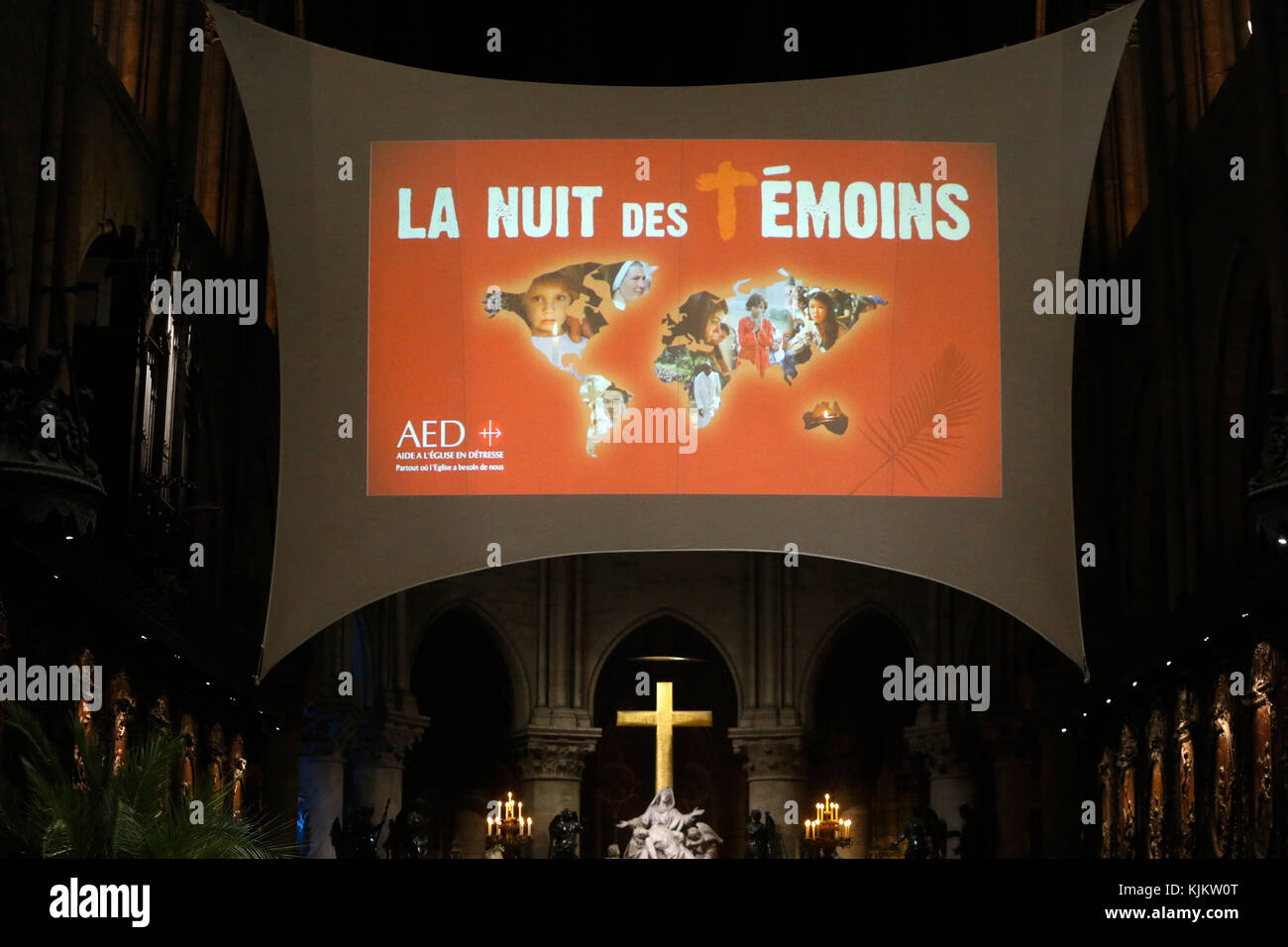 Mahnwache für den heutigen christlichen Märtyrer in der Kathedrale Notre Dame, Paris. Frankreich. Stockfoto