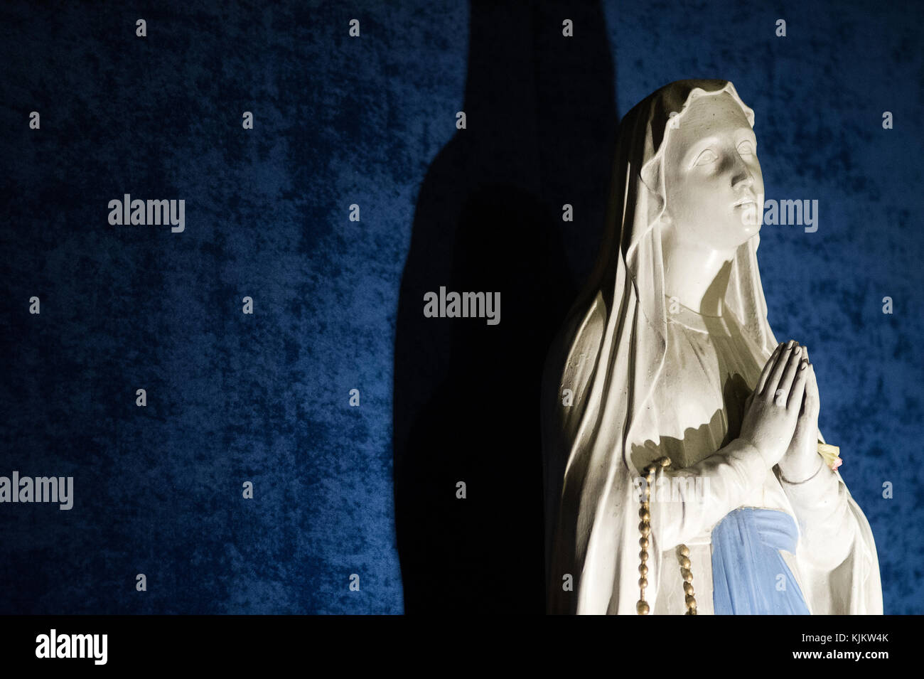 Kirche La Madeleine, Paris. 1763. Maria Statue. Frankreich. Stockfoto