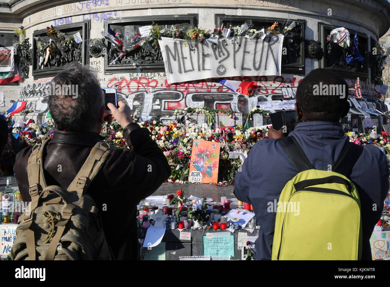 Nationale Tribut für die Opfer der Terroranschläge in Paris. Islamischen Staat (ISIS) Dschihadisten behauptete koordinierte Angriffe im Zentrum von Paris, die Töten Stockfoto