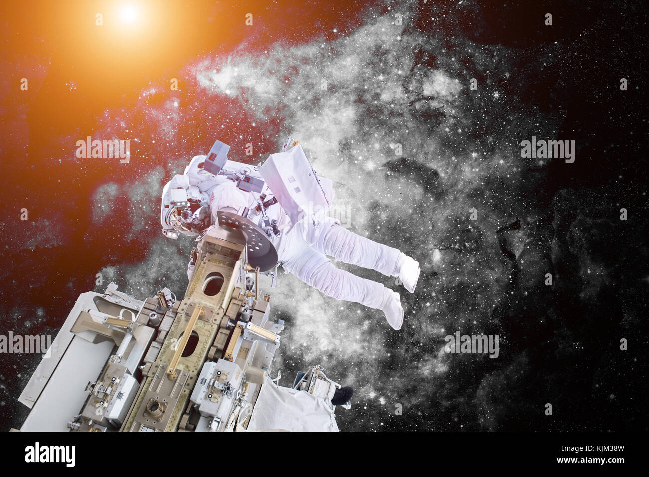 Schwebender Astronaut im Weltraum. Elemente dieses Bild von der NASA eingerichtet Stockfoto
