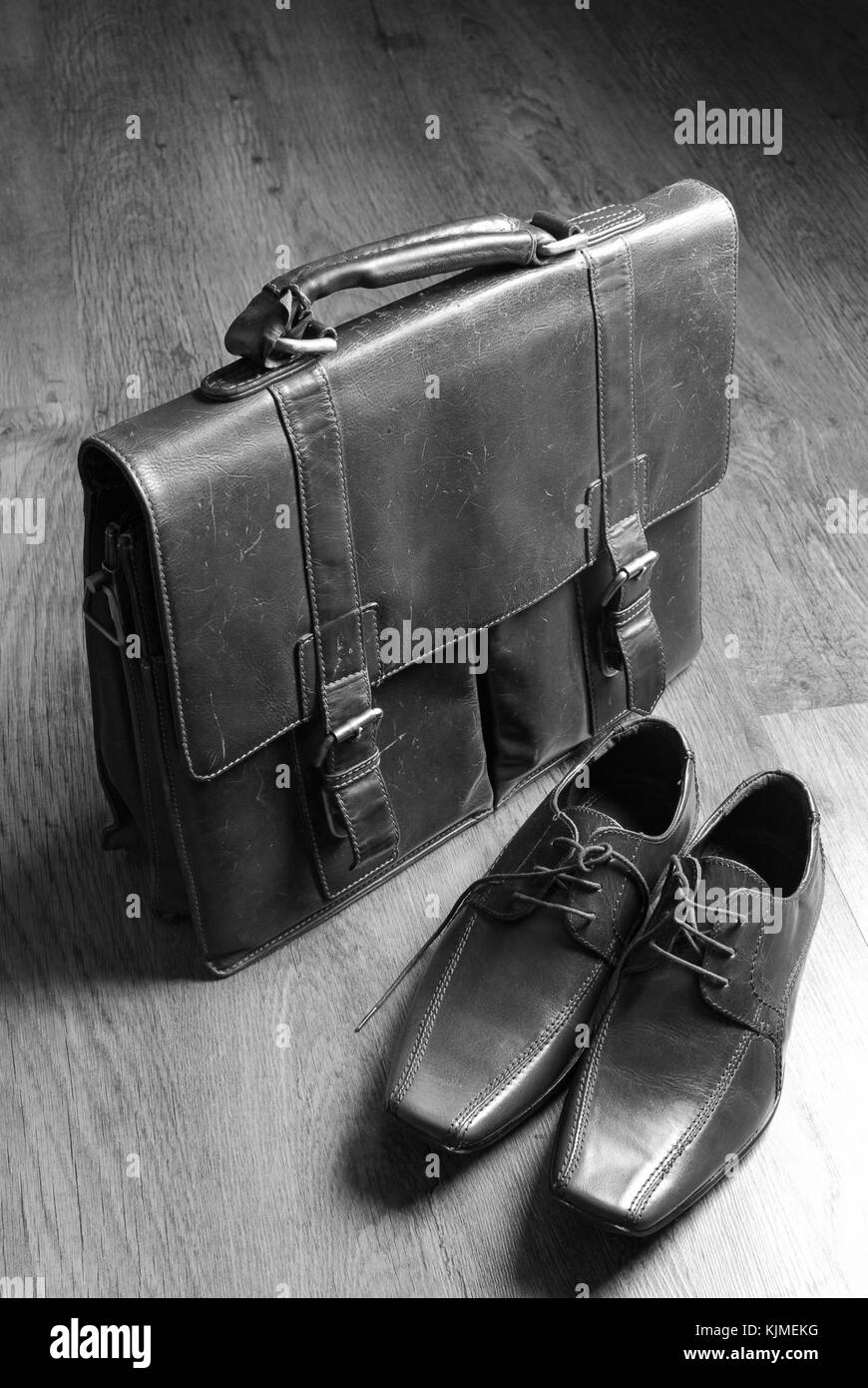 Leder vintage Classic Style Aktenkoffer und Schuhe aus Leder Stockfoto