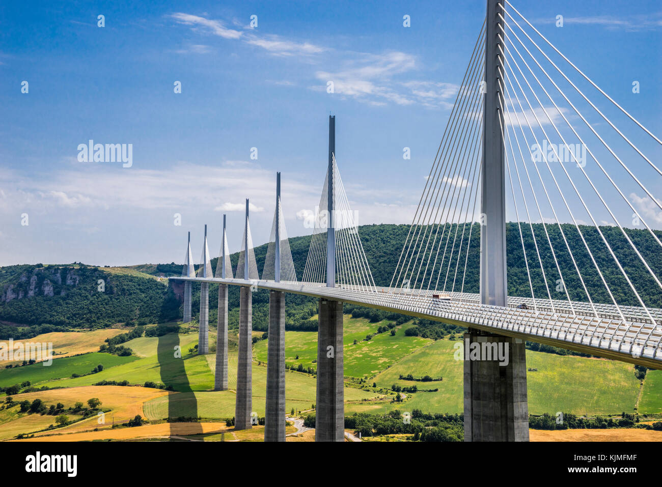 Frankreich, Region Occitanie, Aveyron Abteilung, Viadukt von Millau (Le Viaduc de Millau), Schrägseilbrücke überspannt die Schlucht Tal des Flusses Tarn Stockfoto
