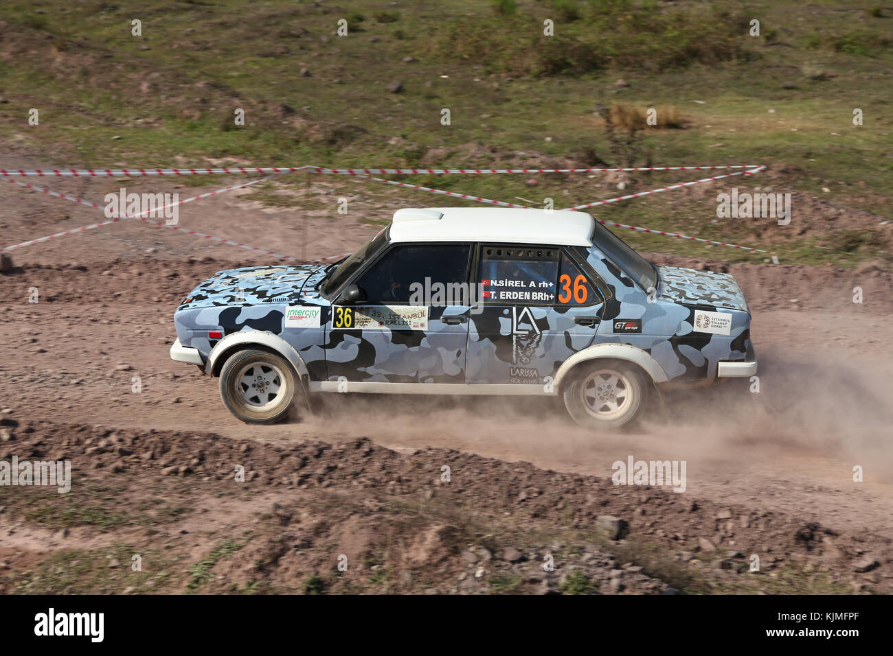 ISTANBUL, TÜRKEI - 09. SEPTEMBER 2017: Ali Nijad Sirel fährt Fiat 131 bei der ISOK Istanbul Rally Stockfoto