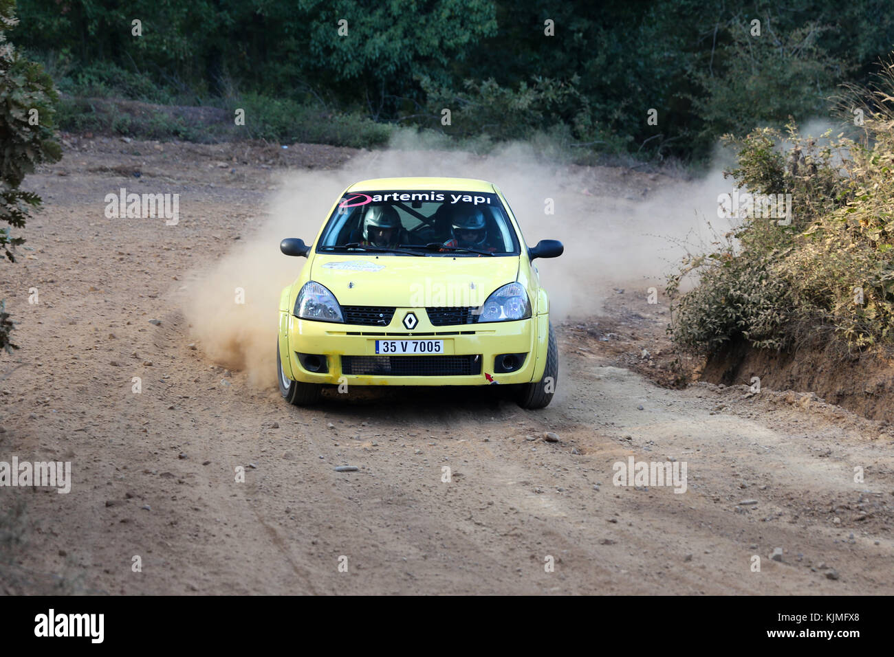 ISTANBUL, TÜRKEI - 09. SEPTEMBER 2017: Erkan Yanikoglu fährt Renault Clio bei der ISOK Istanbul Rally Stockfoto