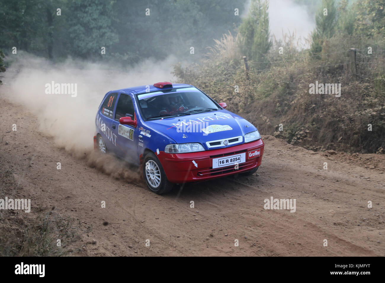 ISTANBUL, TÜRKEI - 09. SEPTEMBER 2017: Irfan Tatlicilar fährt Fiat Palio bei der ISOK Istanbul Rally Stockfoto
