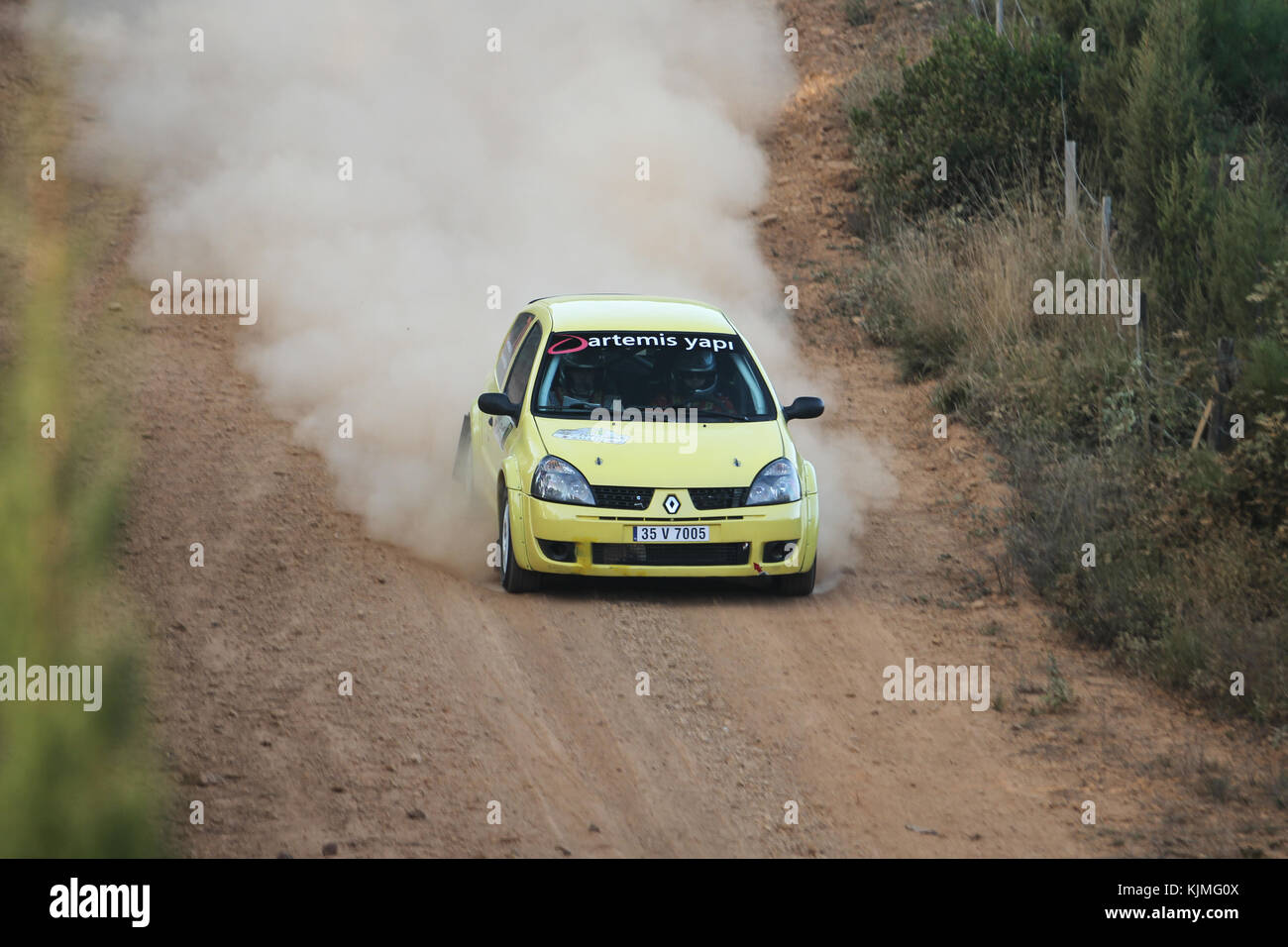 ISTANBUL, TÜRKEI - 09. SEPTEMBER 2017: Erkan Yanikoglu fährt Renault Clio bei der ISOK Istanbul Rally Stockfoto