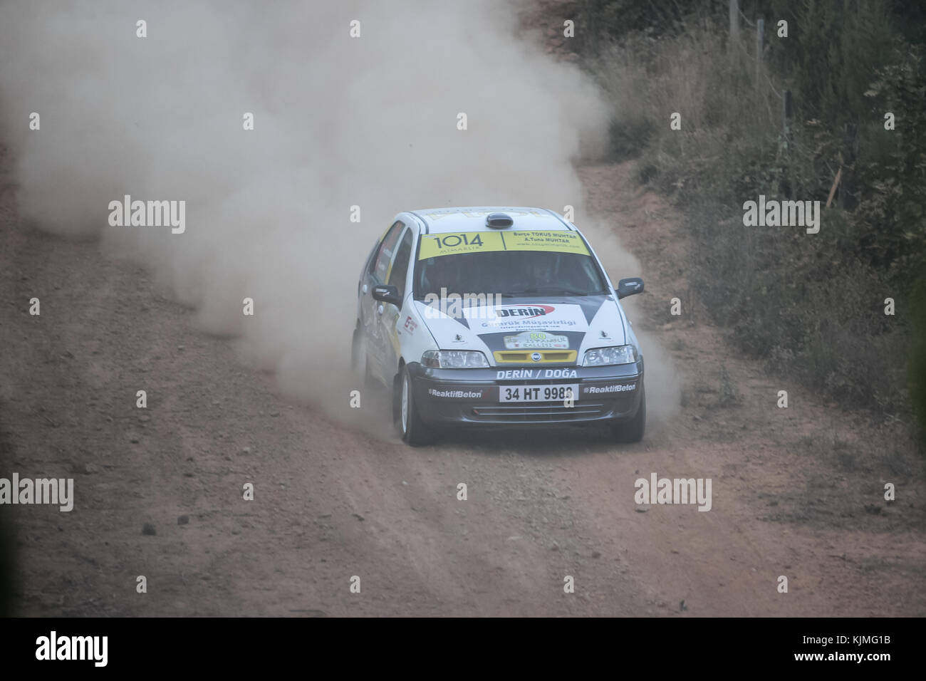 ISTANBUL, TÜRKEI - 09. SEPTEMBER 2017: Ahmet Thunfisch Muhtar fährt Fiat Palio bei der ISOK Istanbul Rally Stockfoto
