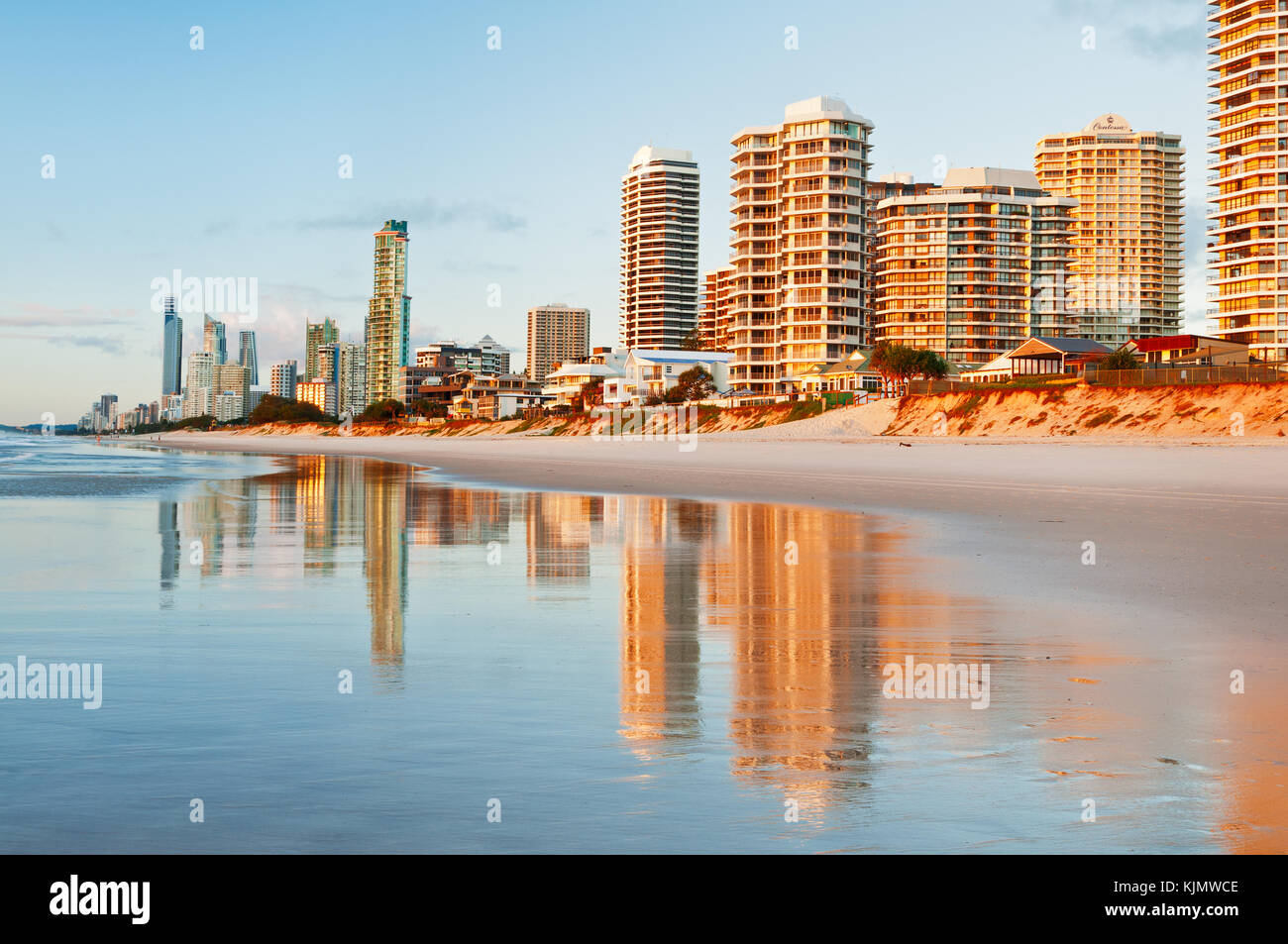 Am frühen Morgen Sonne auf Surfers Paradise. Stockfoto