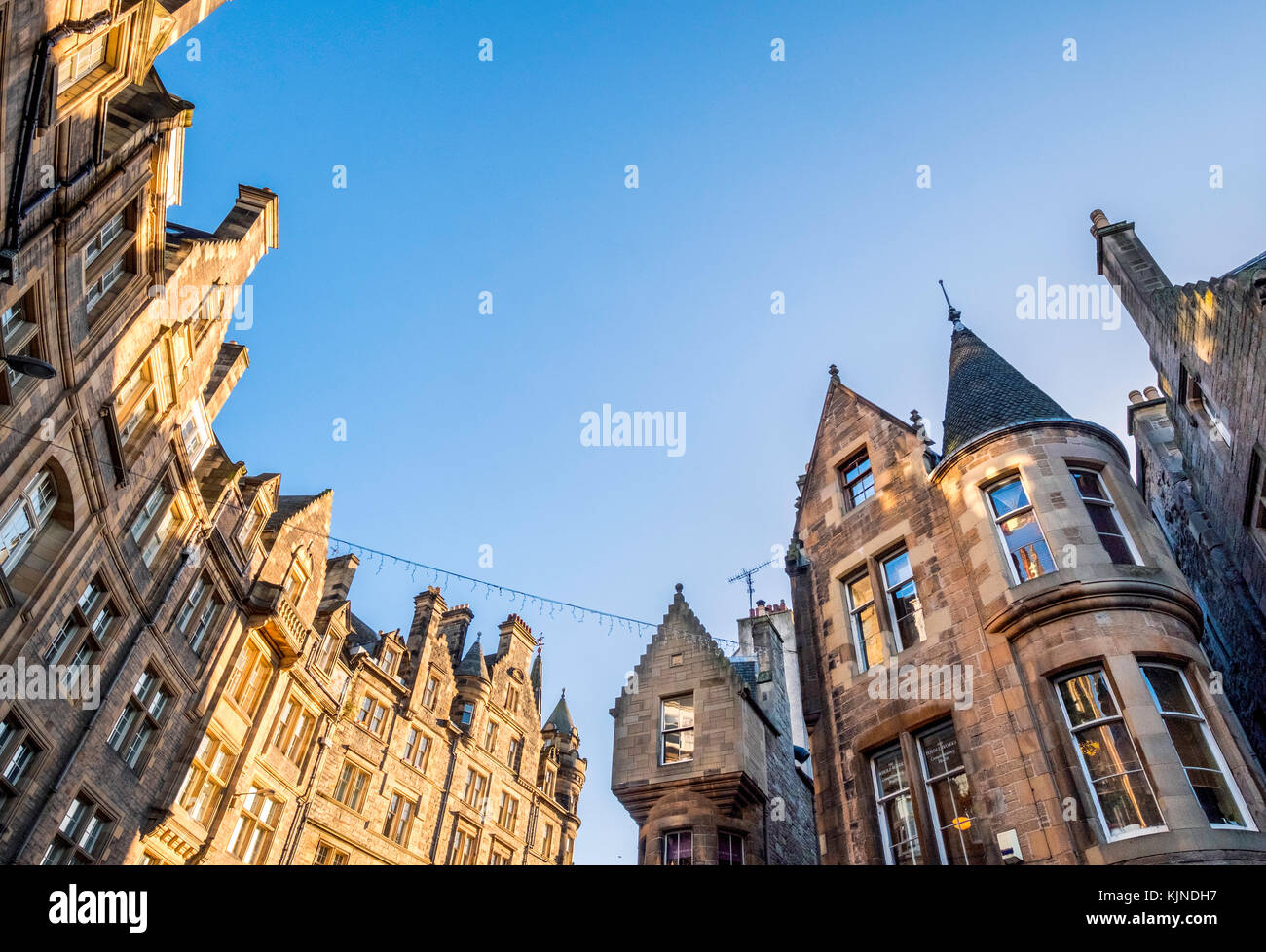 Alte Mietshäuser an der Cockburn Street in der Altstadt von Edinburgh, Schottland, Großbritannien Stockfoto