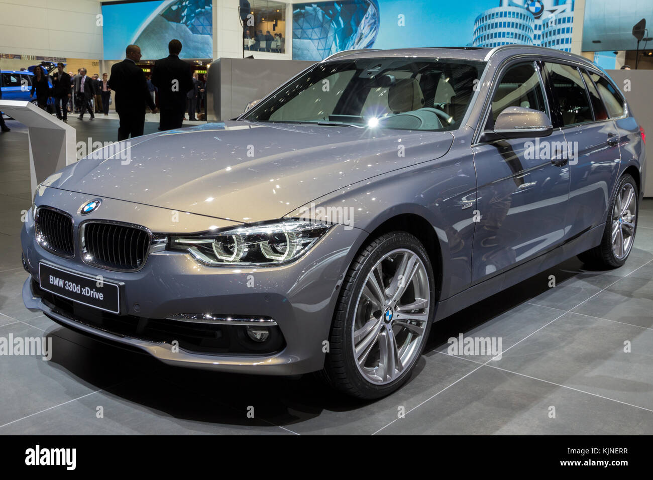 Genf, Schweiz - 1. MÄRZ 2016: BMW 330d xDrive Touring Car auf dem 86. Internationalen Automobilsalon in Genf präsentiert. Stockfoto