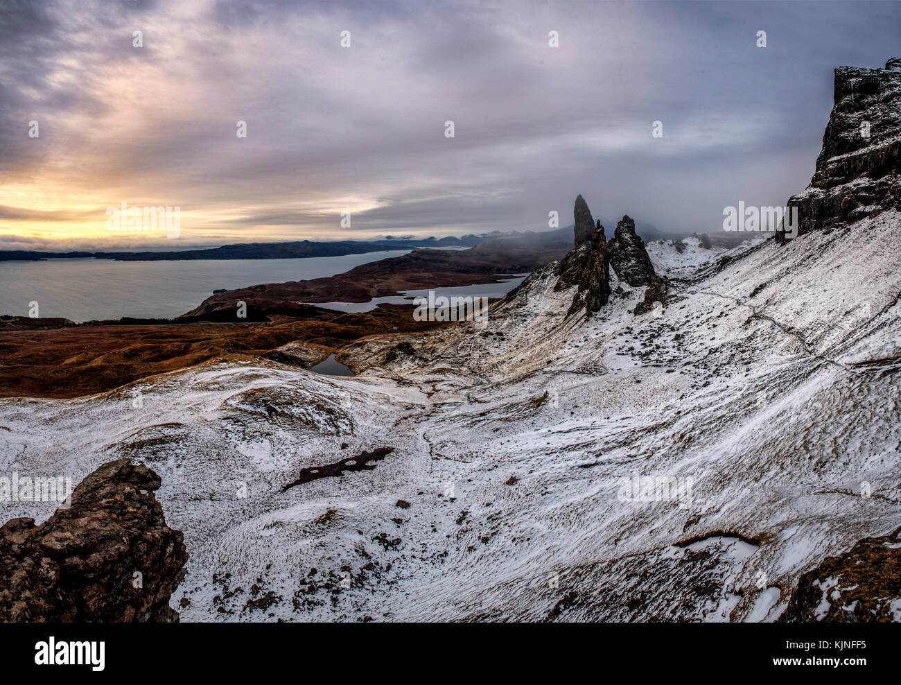 Sonnenaufgang auf dem alten Mann von storr auf der Insel Skye Stockfoto