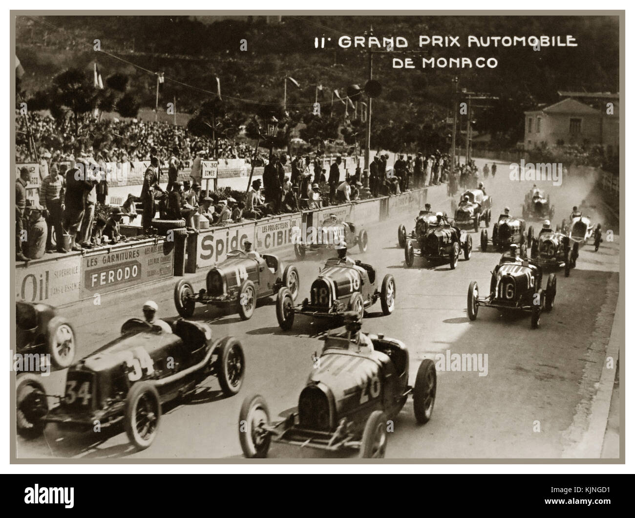 MONACO 1930 STARTSCHUSS FÜR DEN GROSSEN PREIS VON MONACO BEIM großen Preis von Monaco 1930 ein Motorrennen auf dem Circuit de Monaco am 6. April 1930. Der Franzose René Dreyfus gewann das knapp erkämpfte Rennen in einem Privatwagen Bugatti Nr. 22 Stockfoto