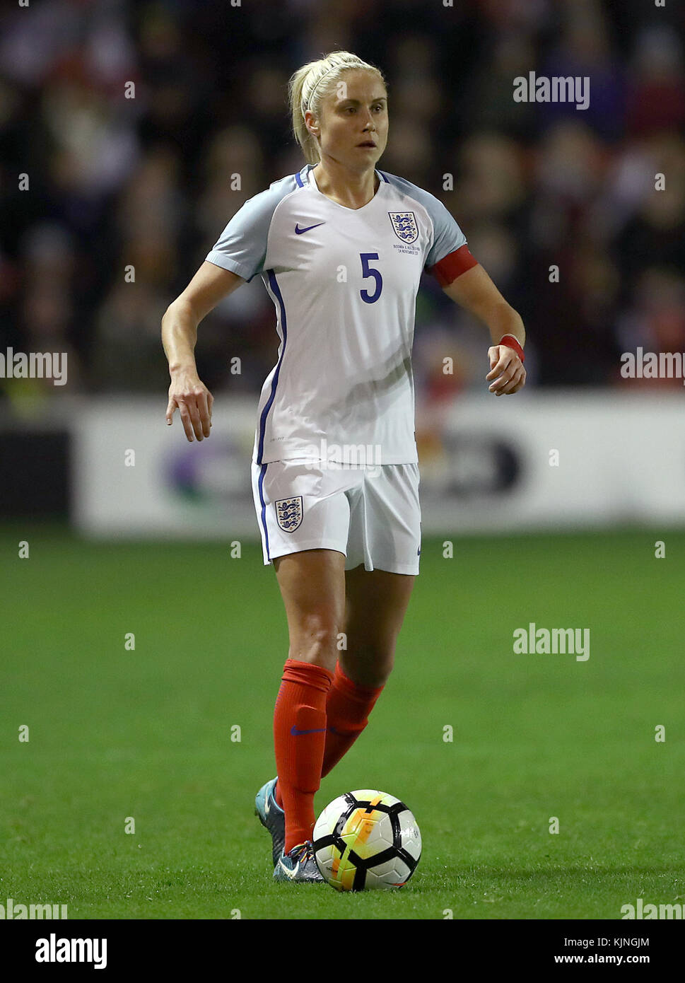 Steph Houghton, Englands Fußballweltmeisterin, während des Frauen-WM-Qualifikationsspiel 2019 im Banks's Stadium, Walsall. DRÜCKEN SIE VERBANDSFOTO. Bilddatum: Freitag, 24. November 2017 Stockfoto