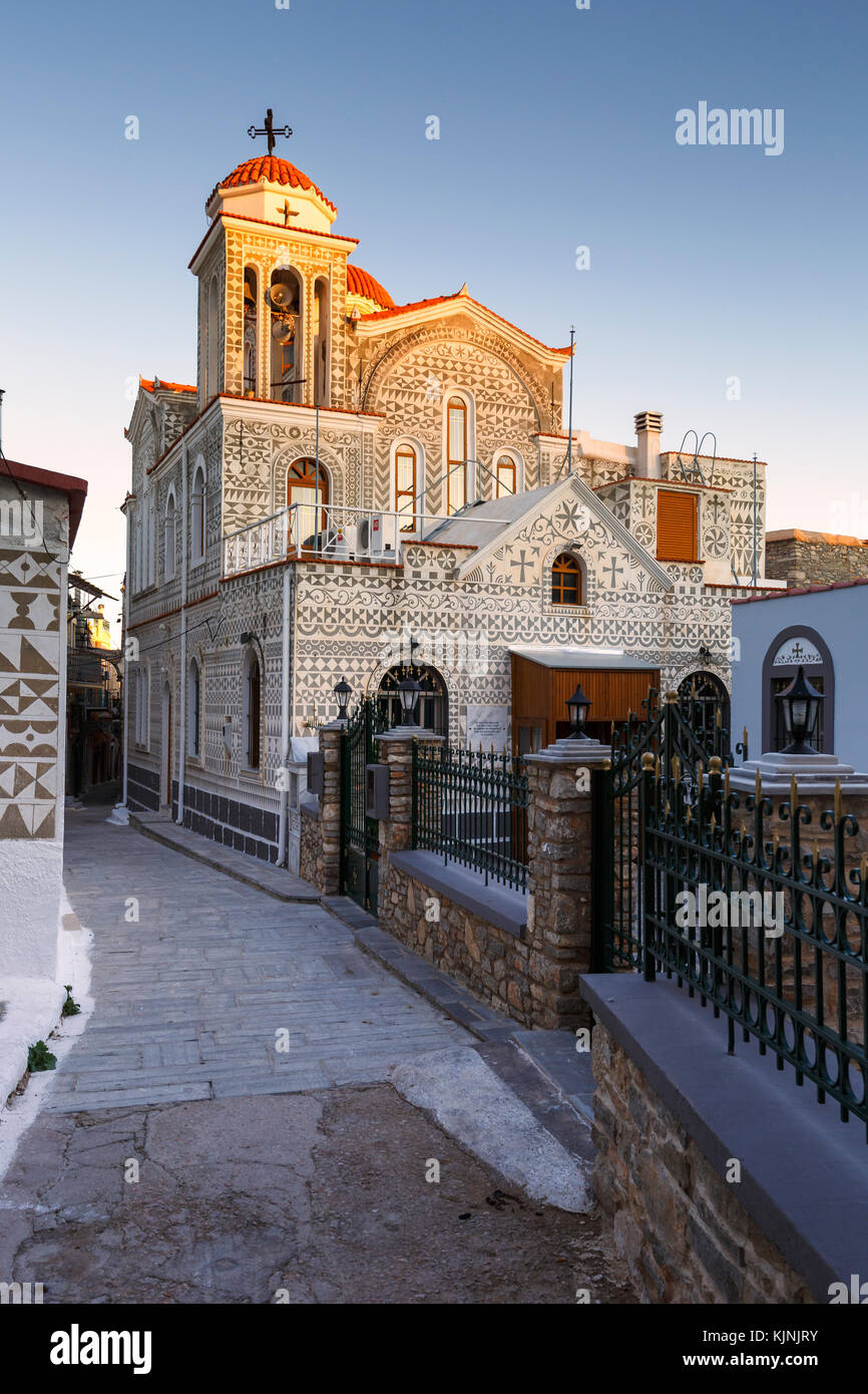 Kirche mit traditioneller Dekoration in Pyrgi Dorf auf der Insel Chios, Griechenland. Stockfoto