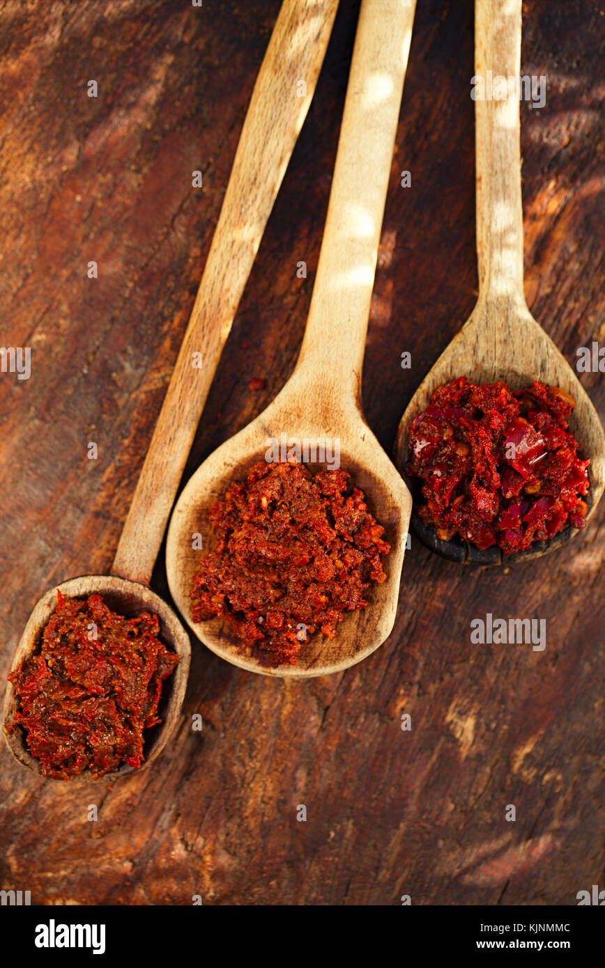 Traditionelle, hausgemachte ajika - red hot chilles einfügen Stockfoto