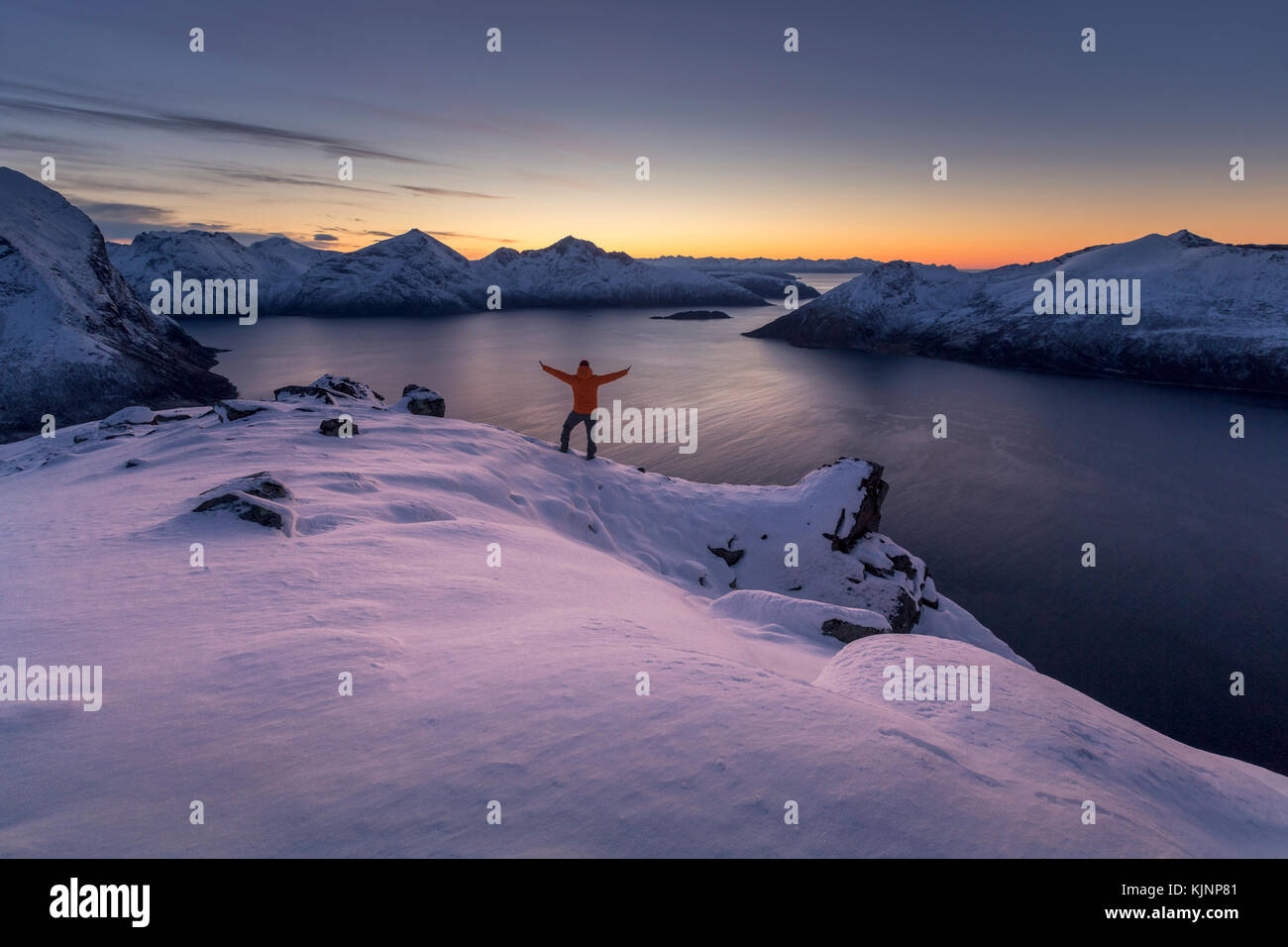 Winterwanderer in den norwegischen Fjorden Stockfoto