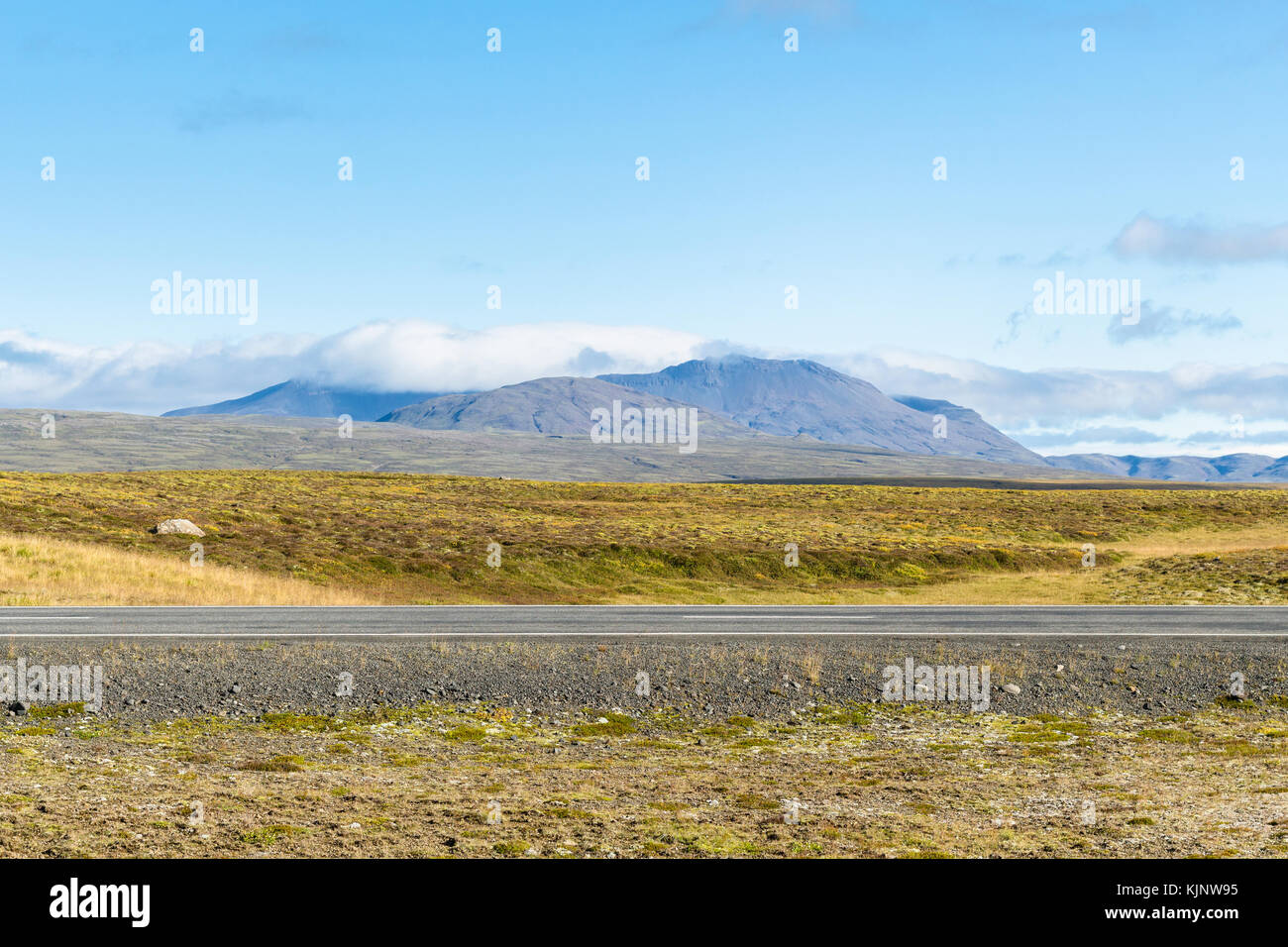 Reisen nach Island - Country Road thingvallavegur in Island im sonnigen Tag im September Stockfoto