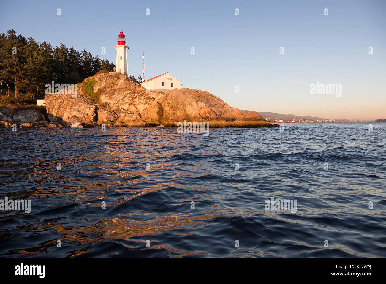 Lighthouse Park während einer lebhaften sonnigen Sonnenuntergang. in West Vancouver, British Columbia, Kanada. Stockfoto