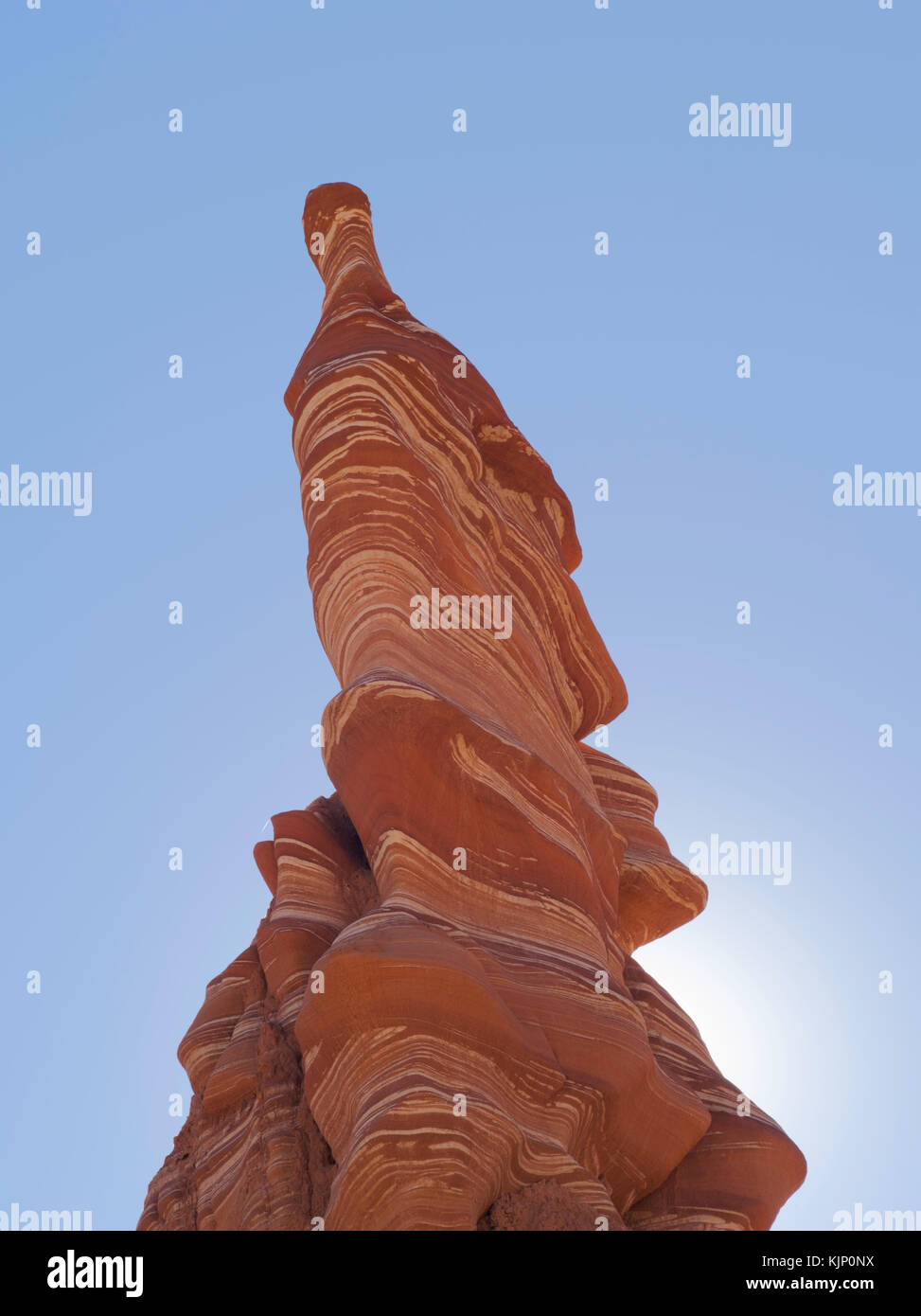 Morgen Blick auf die Hopi Clown, ein Moenave Sandstein Bildung in der Adeii Echii Klippen von Coconino County, Arizona. Stockfoto