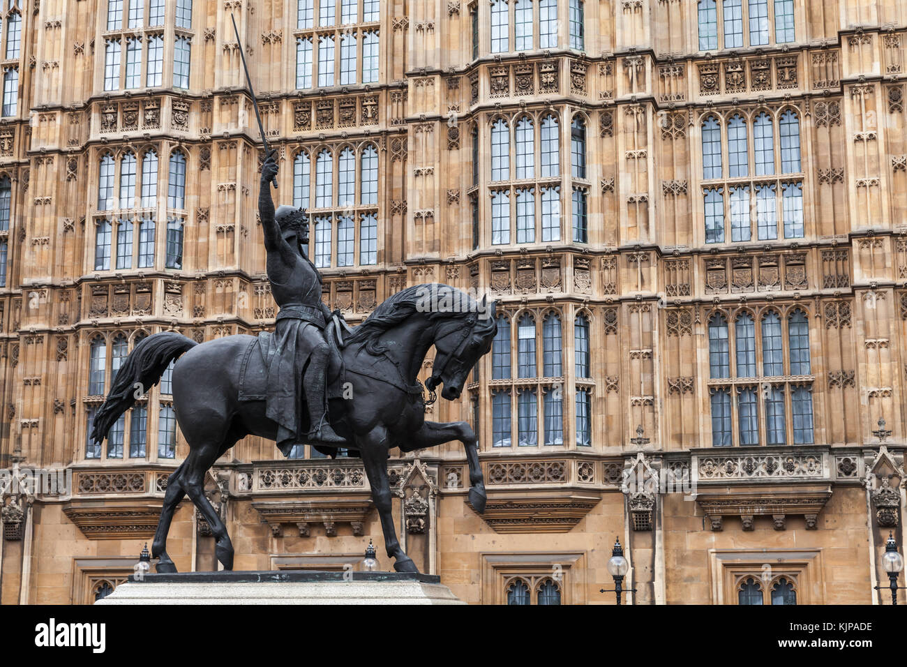 Richard Coeur de Lion ist ein Denkmalgeschütztes Reiterstatue des 12. Jahrhunderts englischen Monarchen Richard i, steht im Alten Schloss Hof außerhalb der Pala Stockfoto