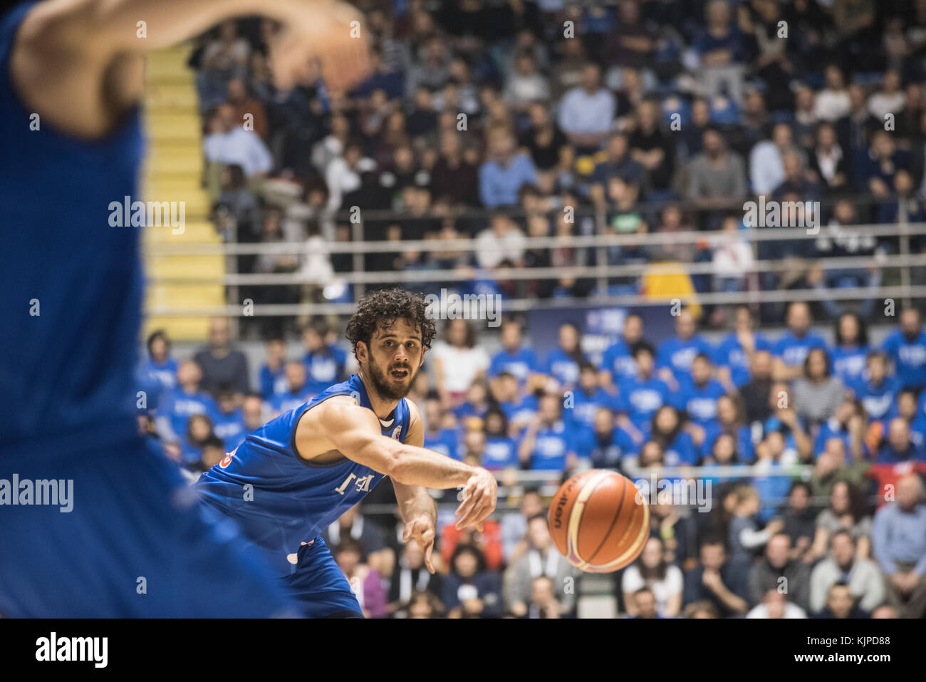 Turin, Italien. 24. November 2017. Luca VITALI (Italien) während der Basketball Match: Fiba Basketball WM 2019 qualifirts. Italien gegen Rumänien. Italien gewann 75-70 an Pala ruffini in Turin, Italien, 24. November 2017. Quelle: Alberto gandolfo/alamy leben Nachrichten Stockfoto