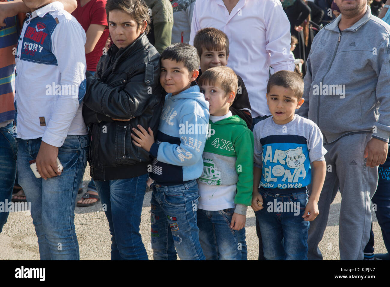Marytrs' Square, Beirut, Libanon, 26. November 2017, syrische Kinder Flüchtlinge warten auf Spende Beirut, Libanon, Credit: Mohamad Itani/Alamy leben Nachrichten Stockfoto