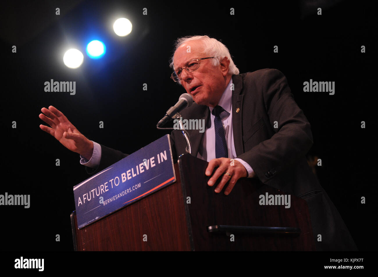 NEW YORK, NY - 23. Juni: Bernie Sanders'', wo wir von hier' Rede im Rathaus, 123 W 43rd Street am 23. Juni 2016 in New York City. Personen: Bernie Sanders Stockfoto