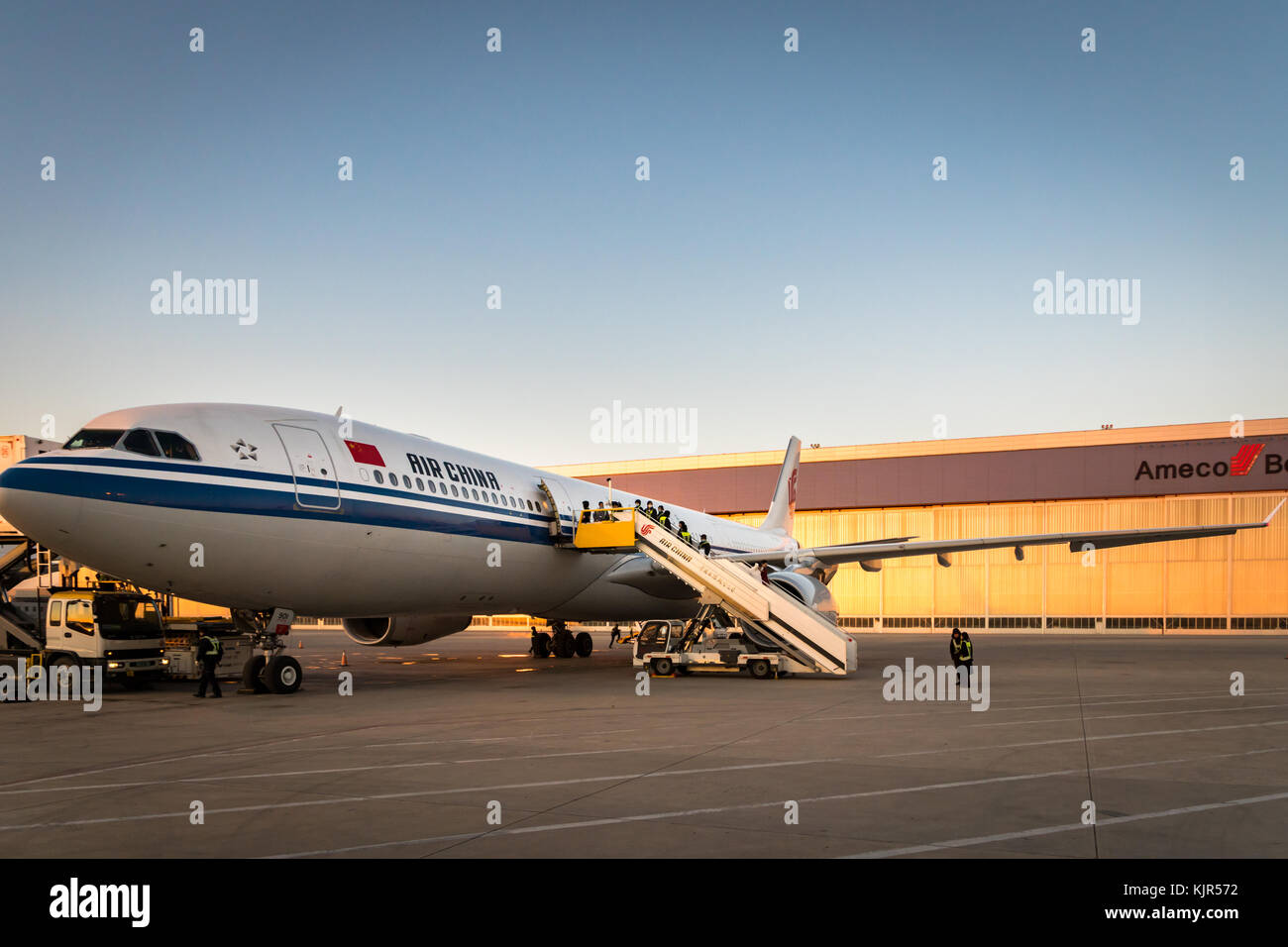 Dalian, China – Oktober 2017: Air China Airbus landete am Flughafen Dalian in China. AirChina ist die Fluggesellschaft Chinas. Stockfoto