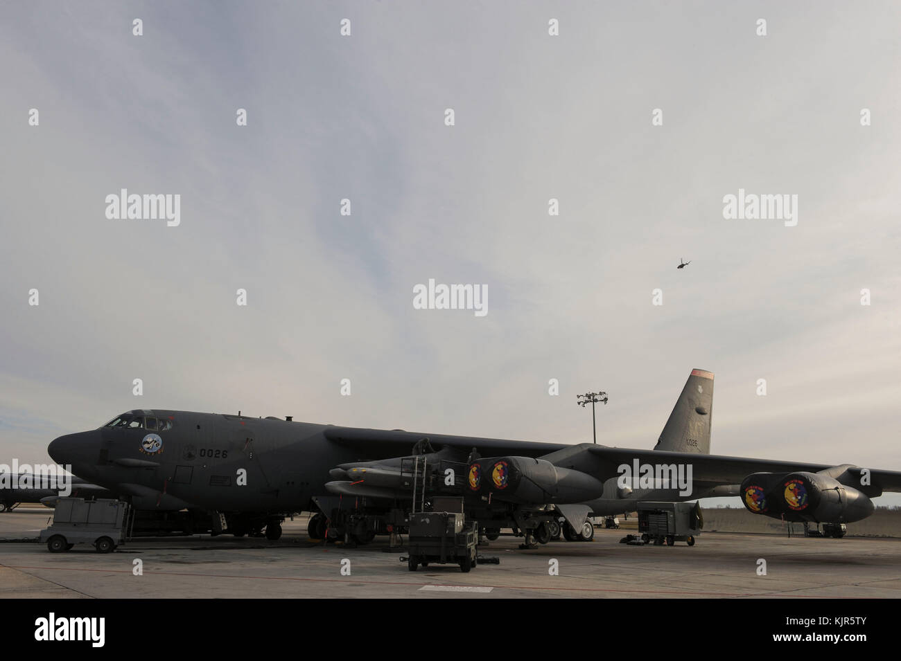 B-52 H Stratofortress sitzt am Minot Air Force Base, N.D., Oktober 31, 2017, während der übung Global Thunder 18. Stockfoto