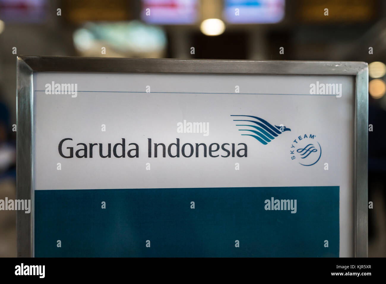 Jakarta, Indonesien - November 2017: Logo der Fluggesellschaft Garuda Indonesia am internationalen Flughafen Jakarta (Soekarno-Hatta). Stockfoto