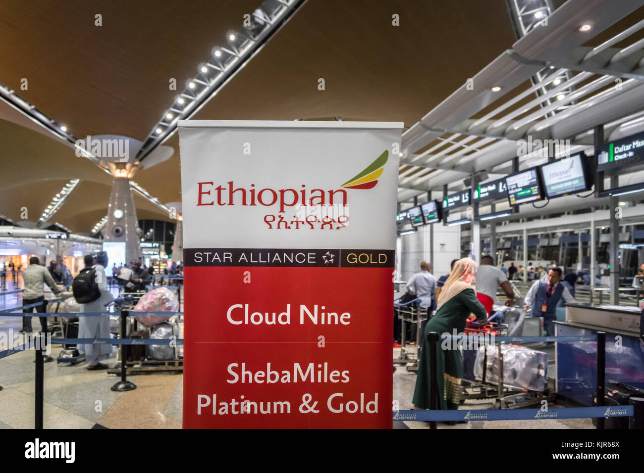 Kuala Lumpur, Malaysia - November 2017: Check-in-Schalter von Ethiopian Airlines am Kuala Lumpur International Airport. Stockfoto