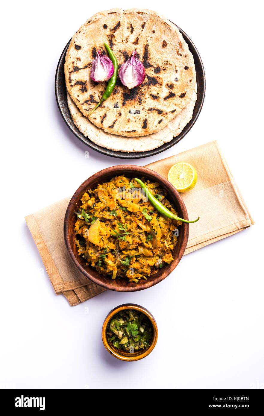 Bhakar zunka pithla oder pitla, beliebte vegetarische Rezepte aus Indien Stockfoto