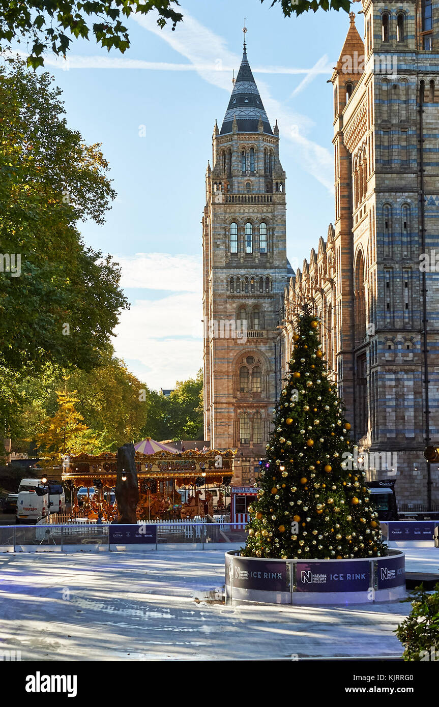 Prominente kommen zur Eröffnung der Eislaufbahn 2017 im Natural History Museum mit: Atmosphäre Wo: London, Großbritannien Wann: 25 Okt 2017 Credit: WENN Stockfoto