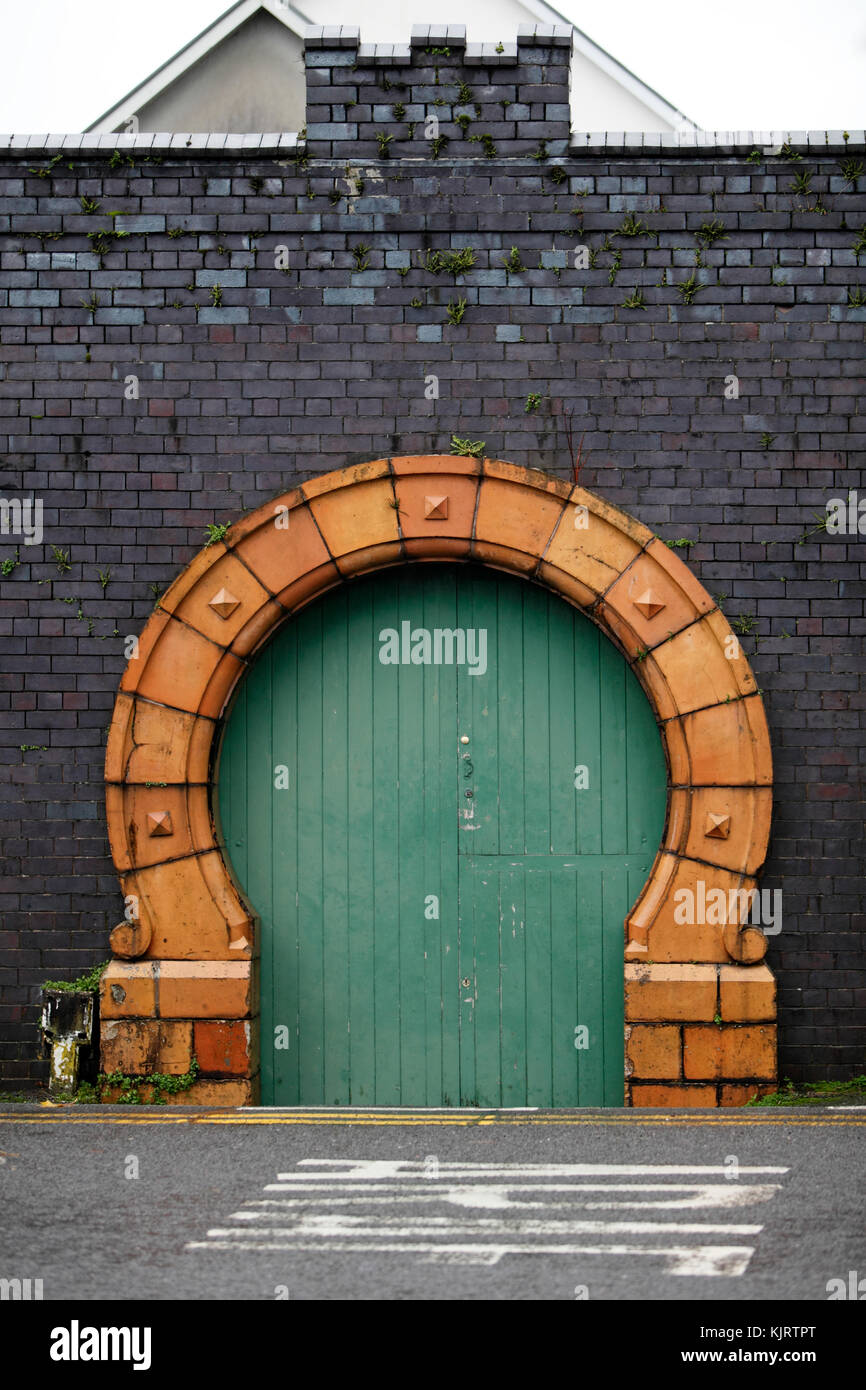 Petworth. Hufeisenförmige brick Eingang auf alten Schmied und Stallungen. Stockfoto