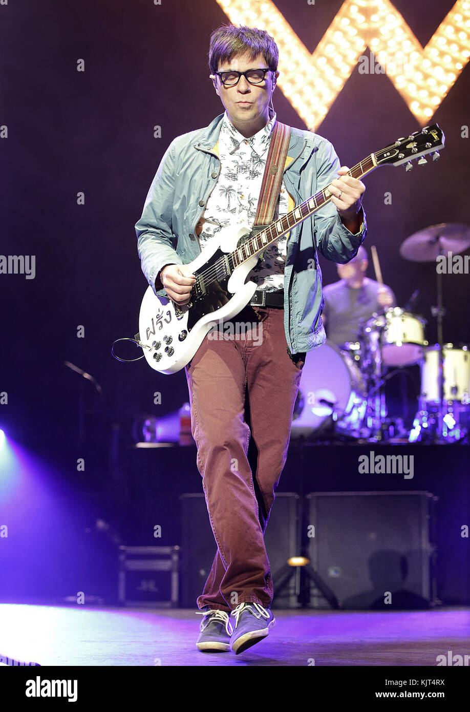 Weezer performing an der Manchester o2 Apollo bietet: Weezer, Rivers cuomo Wo: Manchester, Großbritannien Wann: 25 Okt 2017 Credit: Sakura/wenn.com Stockfoto