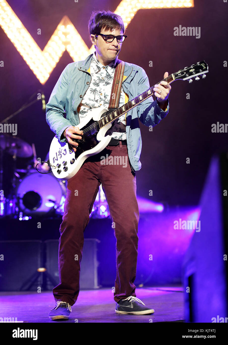 Weezer performing an der Manchester o2 Apollo bietet: Weezer, Rivers cuomo Wo: Manchester, Großbritannien Wann: 25 Okt 2017 Credit: Sakura/wenn.com Stockfoto