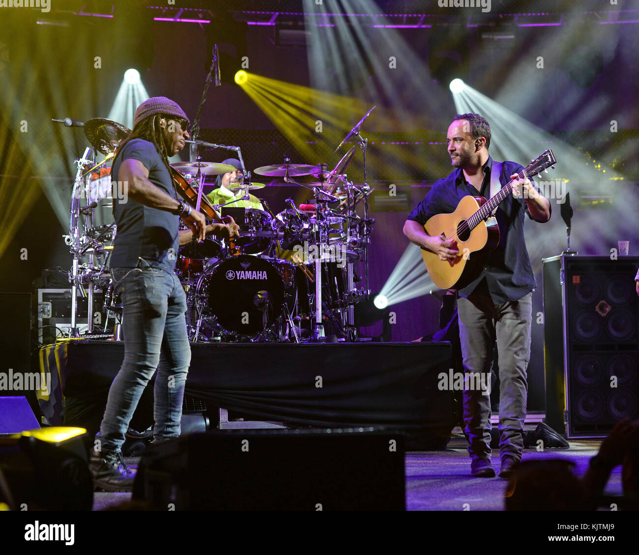 WEST PALM BEACH, FL - 29. JULI: (EMBARGO BIS 21.08.16) Boyd Tinsley, Carter Beauford, Dave Matthews von der Dave Matthews Band tritt am 29. Juli 2016 im Perfect Vodka Amphitheater in West Palm Beach Florida auf. Leute: Boyd Tinsley, Carter Beauford, Dave Matthews Stockfoto