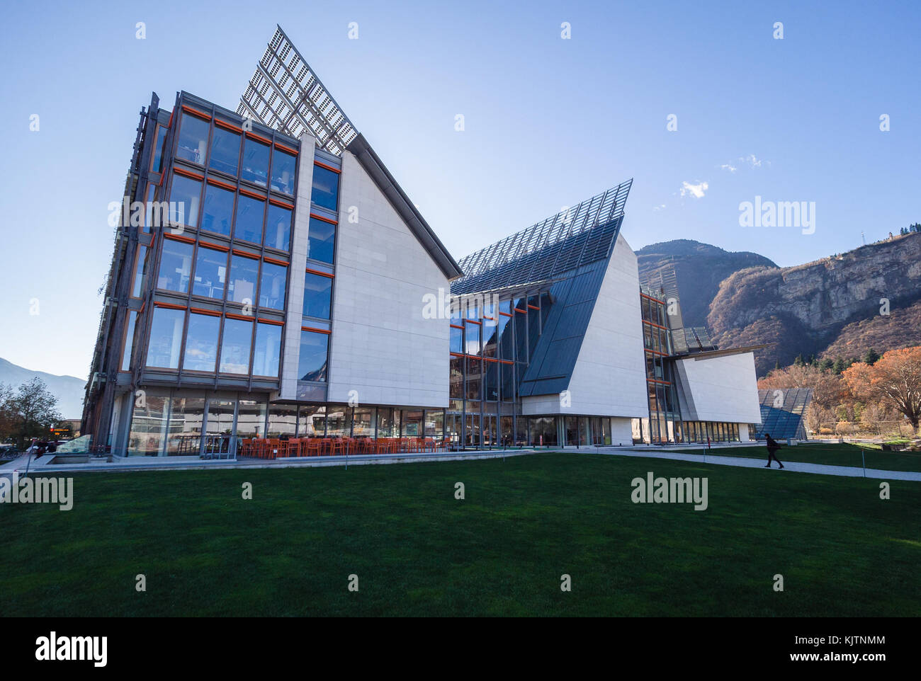 Die Muse ist das Museum der Wissenschaft in Trient vom italienischen Architekten Renzo Piano entworfen. Stockfoto