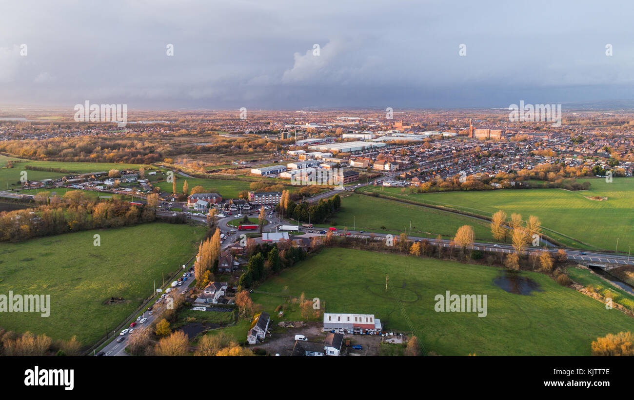 Luftaufnahme von Sporting Lodge Inns & Suites Greyhound Hotel, Warrington Road, Leigh, Greater Manchester, UK Stockfoto