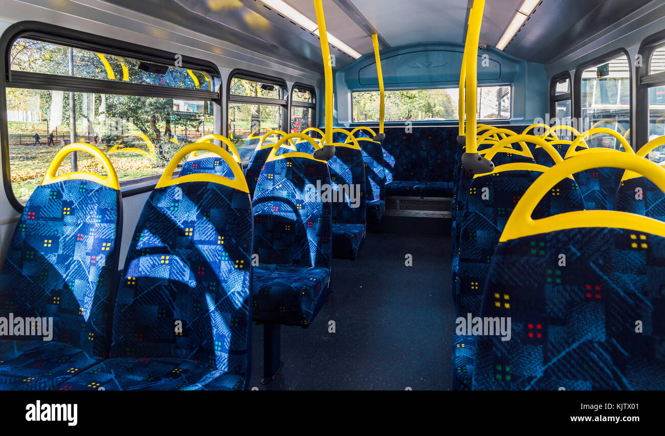 Leeren Sie das obere Etage eines Londoner Doppeldeckerbus Stockfoto