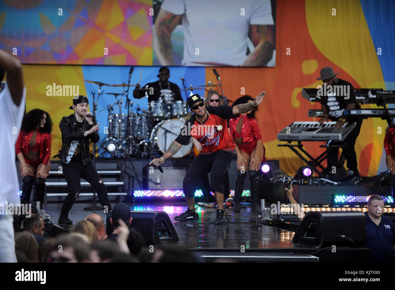 NEW YORK, NY - MAI 27: Rapper Flo Rida und Macy Kate treten während der ABC's 'Good Morning America' 2016 Summer Concert Series in SummerStage auf dem Rumsey Playfield, Central Park am 27. Mai 2016 in New York City auf. Personen: Flo Rida Stockfoto