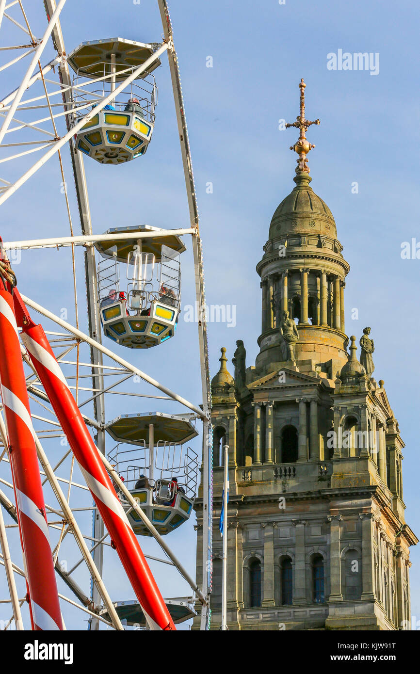 Glasgow, UK. 26 Nov, 2017. Als Teil des "Glasgow liebt feiern Weihnachten', George Square im Zentrum der Stadt in einen riesigen Jahrmarkt und internationale Food Festival gedreht wurde. Credit: Findlay/Alamy leben Nachrichten Stockfoto