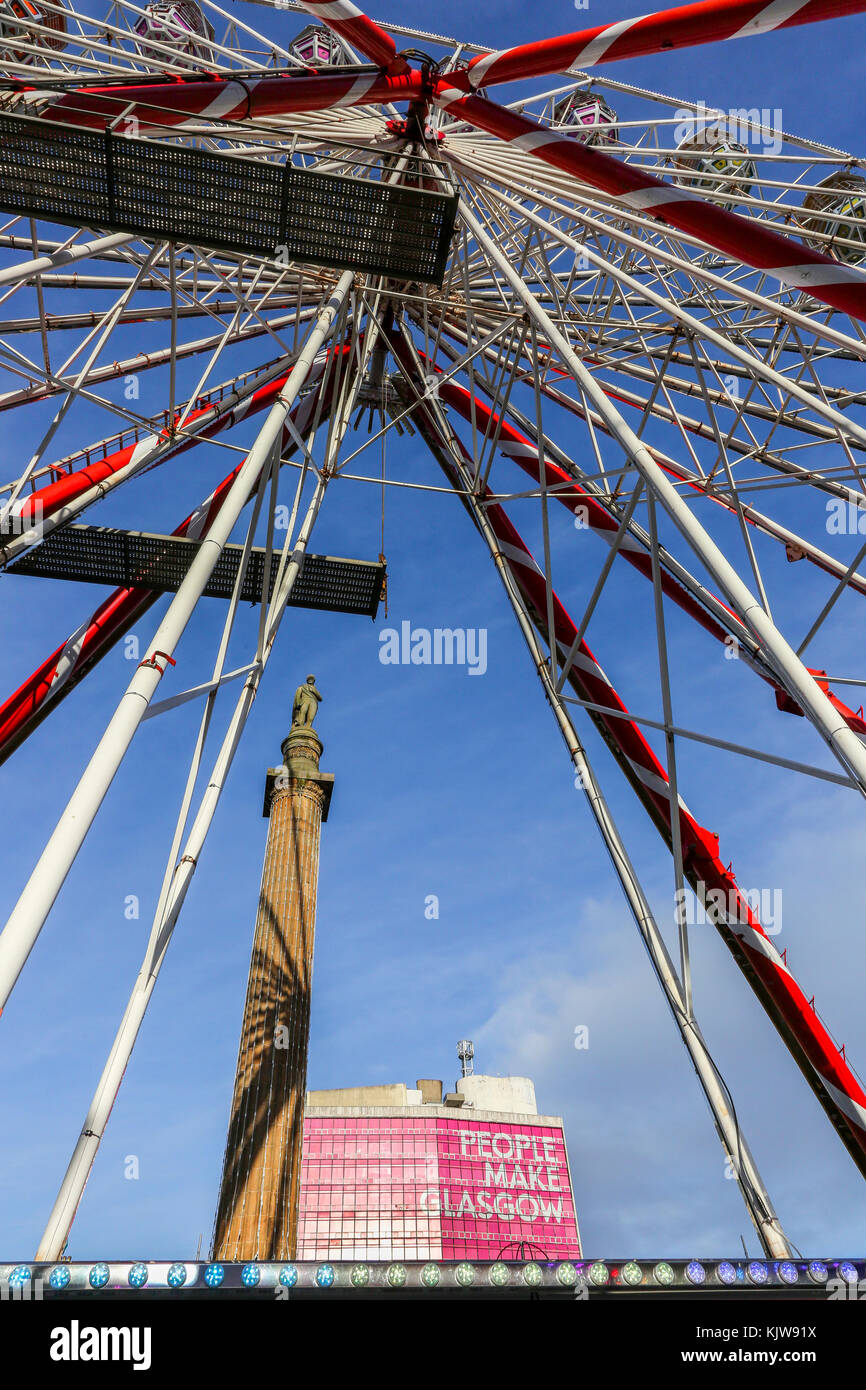 Glasgow, UK. 26 Nov, 2017. Als Teil des "Glasgow liebt feiern Weihnachten', George Square im Zentrum der Stadt in einen riesigen Jahrmarkt und internationale Food Festival gedreht wurde. Credit: Findlay/Alamy leben Nachrichten Stockfoto