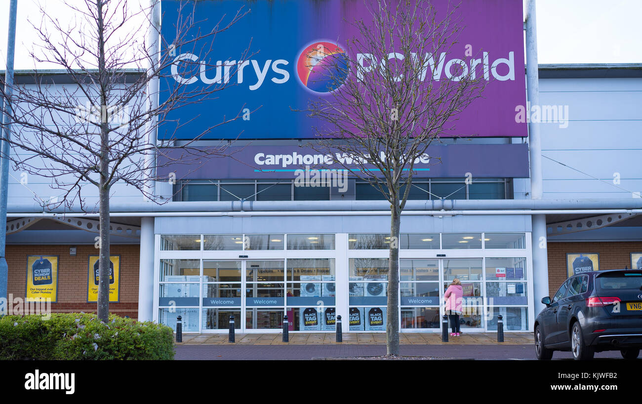 Kidderminster, Großbritannien. 27. November 2017. Es kann der Cyber Monday, aber es gibt mit Sicherheit keine langen Warteschlangen als Vorbereitung zu öffnen! Quelle: Lee Hudson/Alamy leben Nachrichten Stockfoto