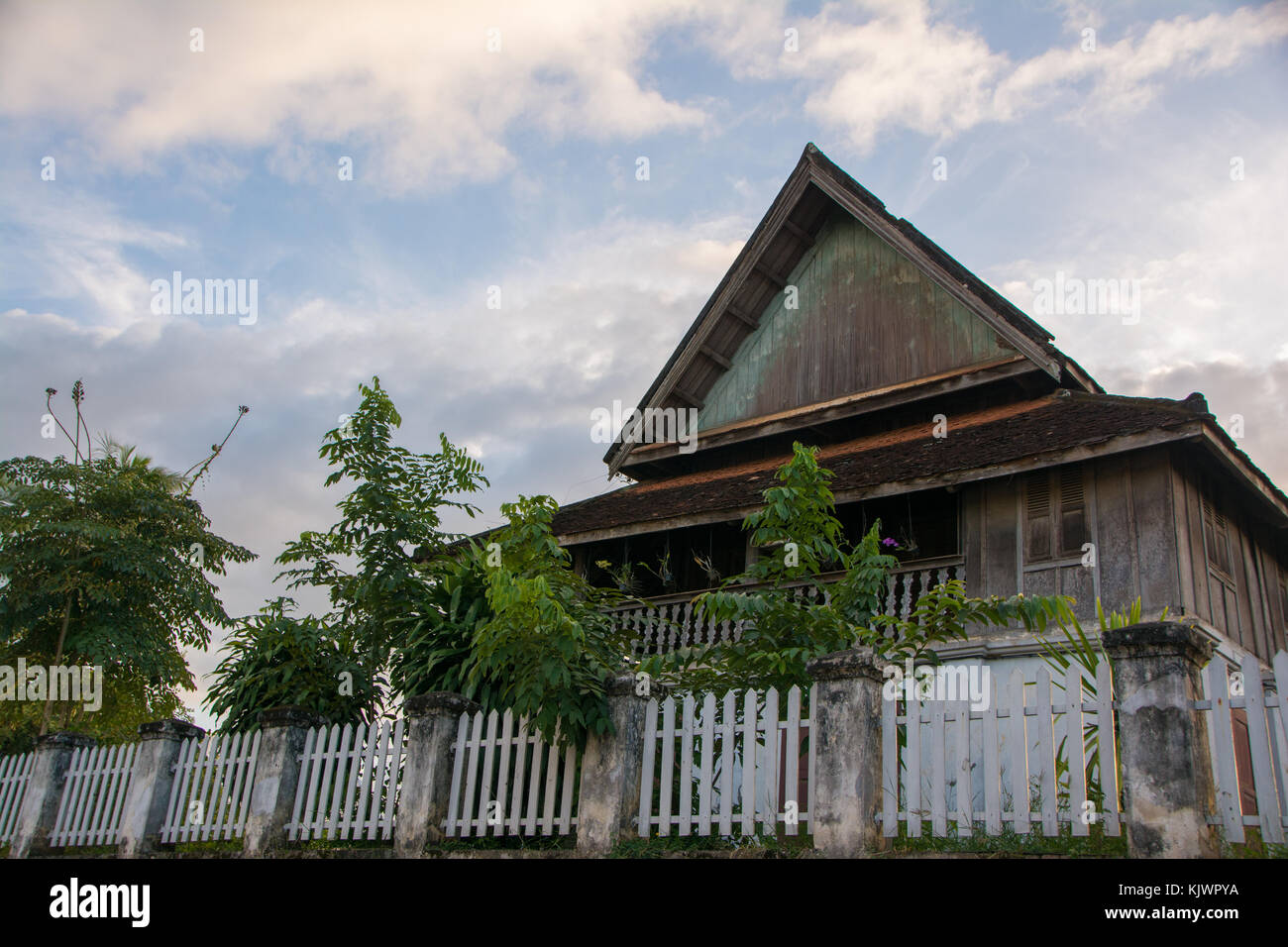 Rustikale traditionellen Holzhaus in Luang Prabang, Laos Stockfoto