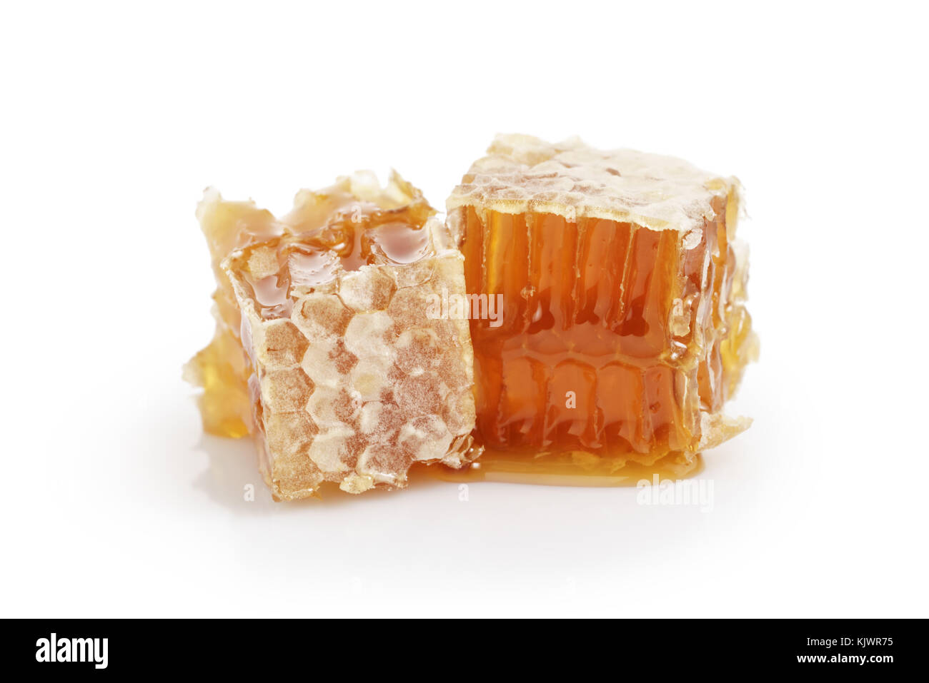 Zwei Stücke von honeycom isoliert auf weißem Stockfoto