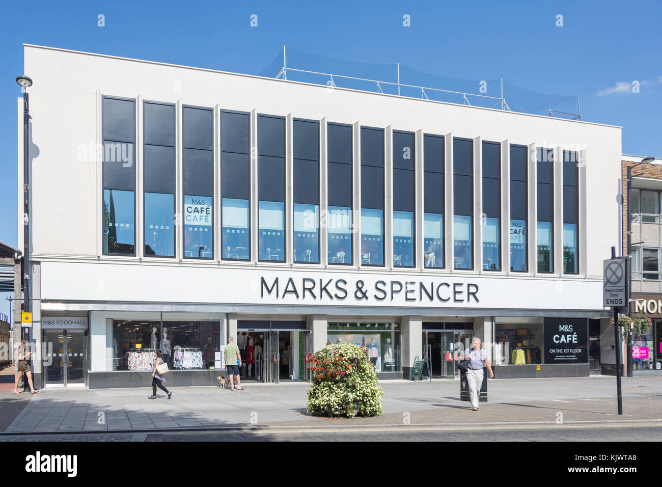 Marks & Spencer Department Store, High Street, Brentwood, Essex, England, Vereinigtes Königreich Stockfoto